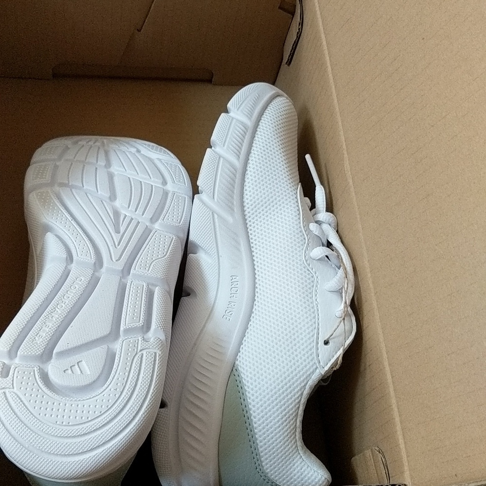 Cloud form Adidas sneakers New size 6
